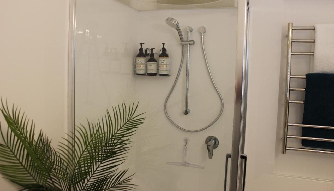 The Pool House Bed & Breakfast - Near Marine Parade Napier Extérieur photo