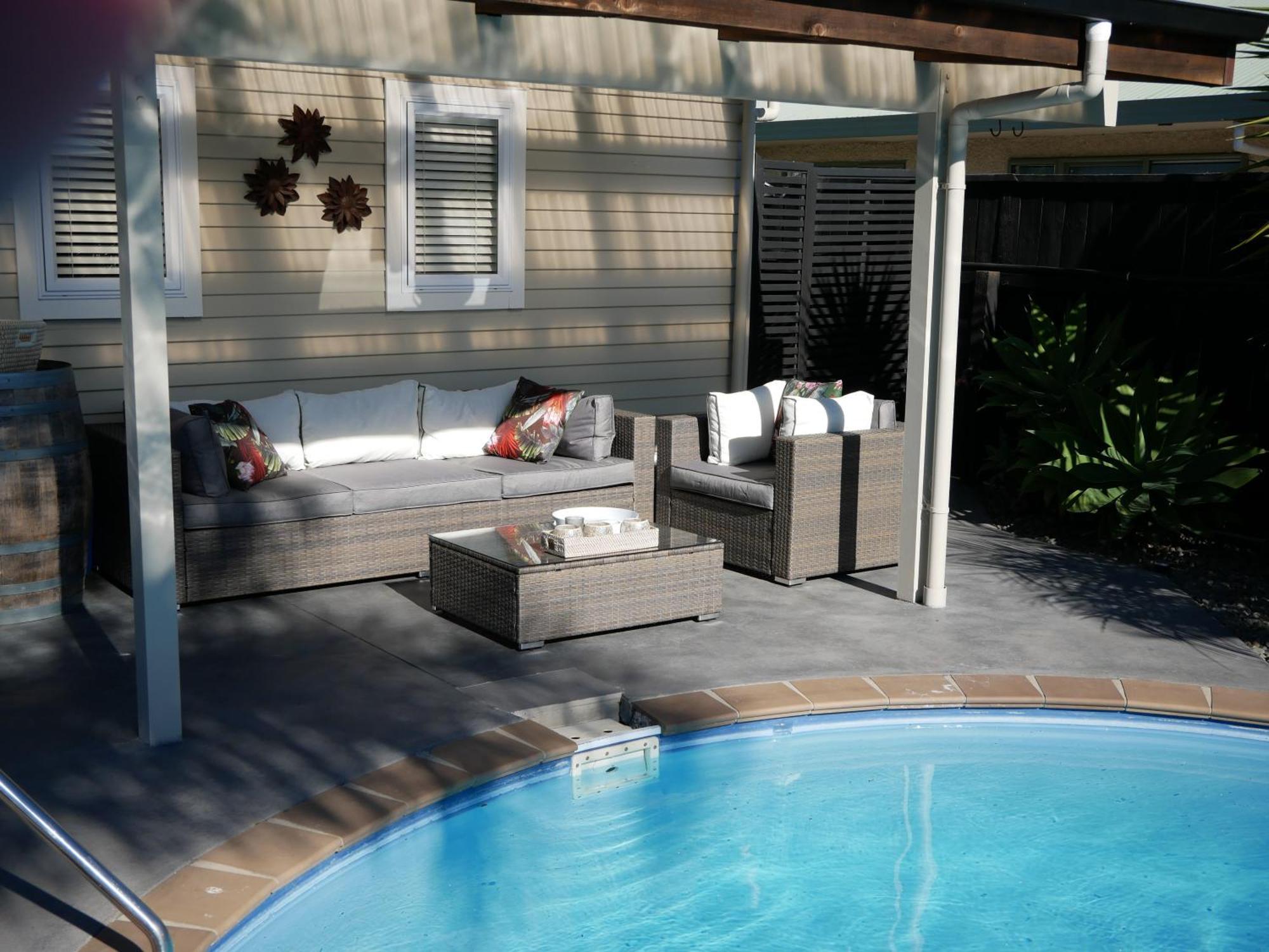 The Pool House Bed & Breakfast - Near Marine Parade Napier Extérieur photo